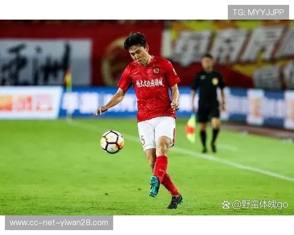 高颜值球星与实力兼备的完美结合 四号球员引领足球新风潮 高颜值球星与实力兼备的完美结合 四号球员引领足球新风潮